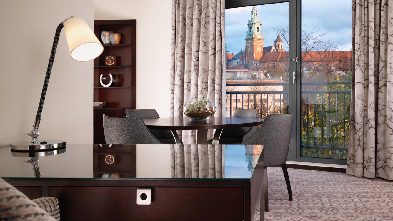 Sheraton Grand Cracovia Exterior foto A typical apartment interior
