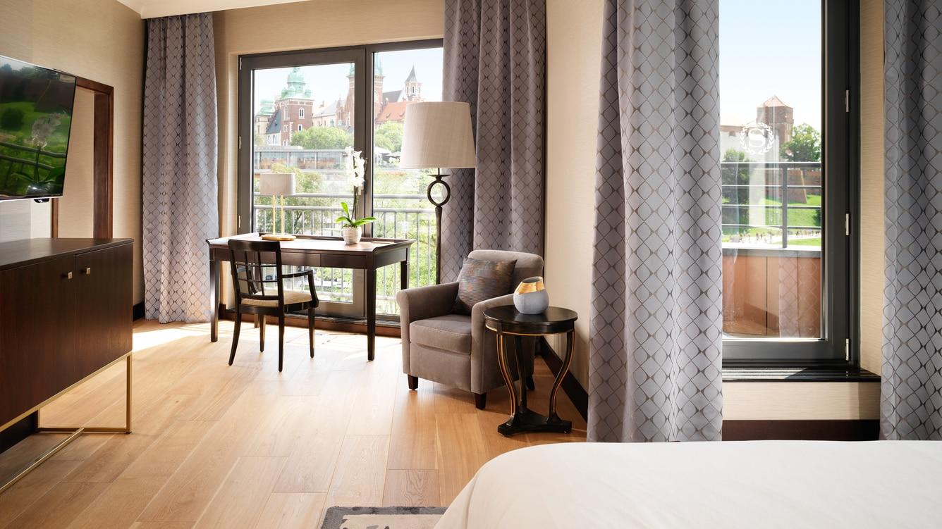 Sheraton Grand Cracovia Exterior foto A guest room at the hotel