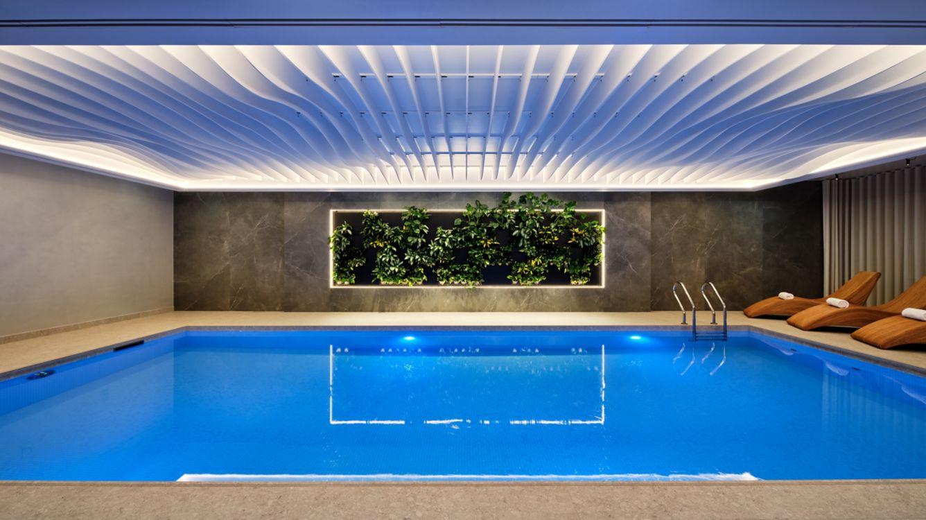 Sheraton Grand Cracovia Exterior foto The swimming pool at the hotel